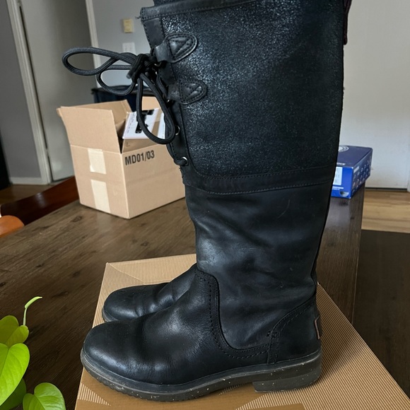 Ugg Elsa Black Winter Boots - Picture 4 of 8